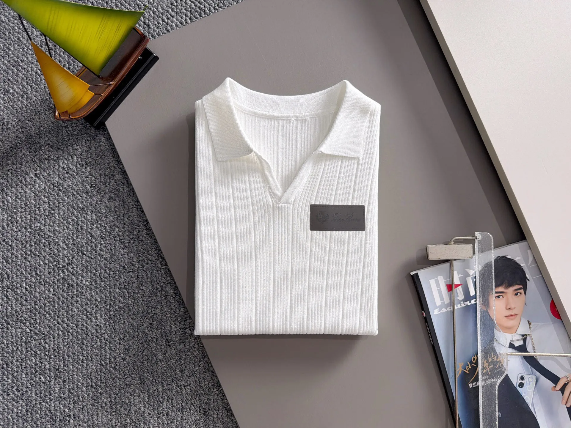 LP 36ss New Arrival men's short-sleeved T-shirt, complete with three labels, made of special high-weight linen yarn, feels substantial when weighed, and the upper body is more textured than ordinary T-shirts. This texture can cope with the weather and is suitable for both hot and cold conditions. Loose fit design, looks noble. Size: M to 3XL